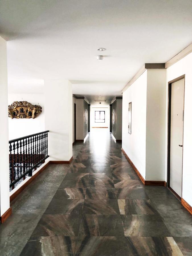 Hotel Iya Pathum Thani Exteriör bild
