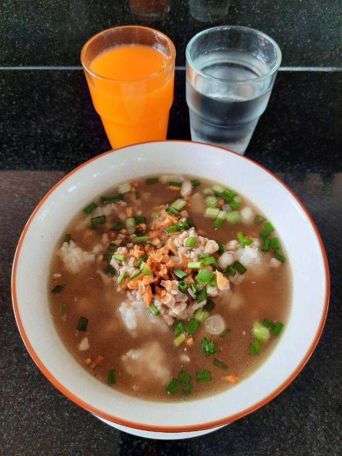 Hotel Iya Pathum Thani Exteriör bild
